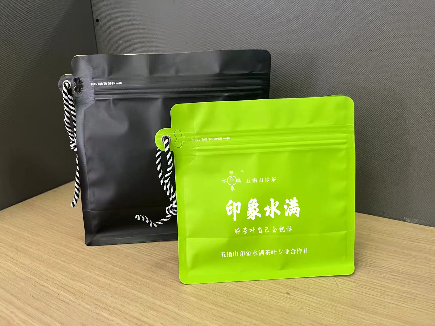 Black and green Shuiman tea packaging
